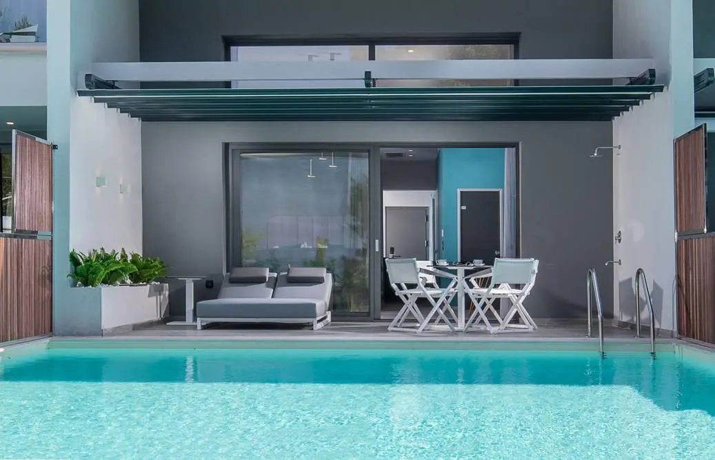 Lagomandra Beach - Luxury Suites & Apartments with Private Pool