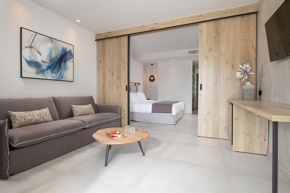 Luxury Apartment (Slide Doors)